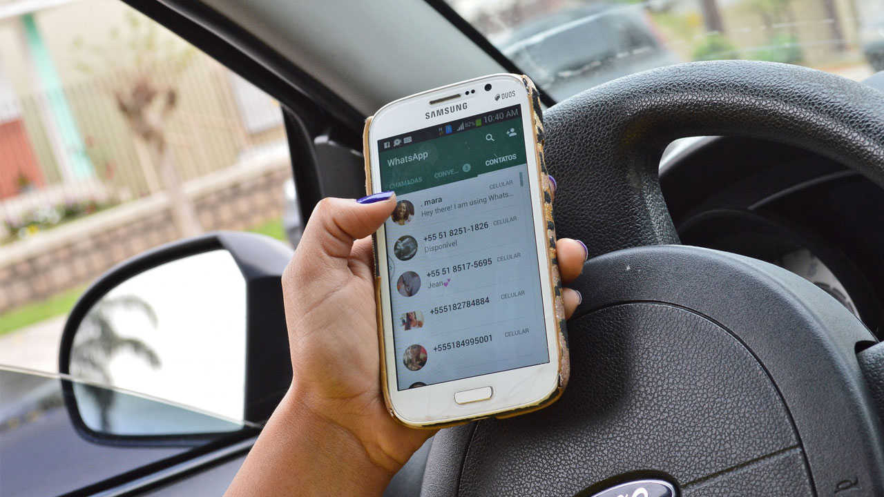 Aconseja IMSS Tlaxcala opciones para evitar daños en manos y ojos al utilizar equipos celulares