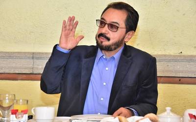 Líder panista pide licencia para buscar hueso como plurinominal