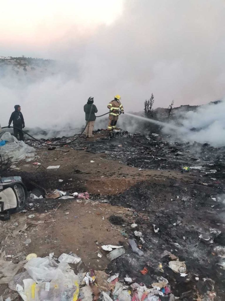 Bomberos atiende incendio en relleno sanitario de Nanacamilpa, Tlaxcala