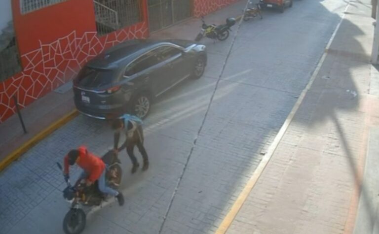En las narices de la Dirección de Seguridad Pública de Mazatecohco se roban una motocicleta