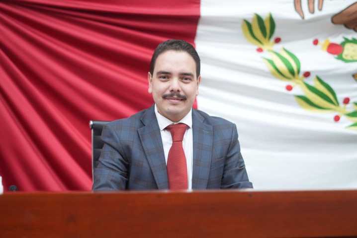 Diputado perezoso, fantasma en el Congreso, millonario en las calles y tacaño en el distrito XIII