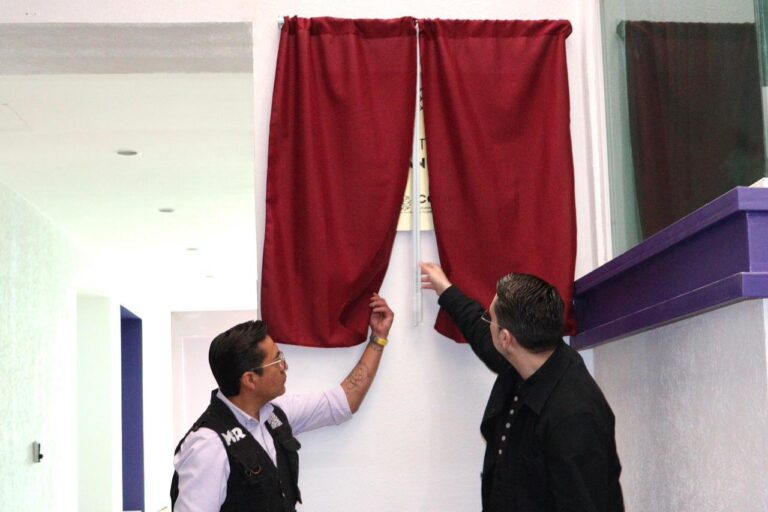 El doble lenguaje de Antonio Martínez. Dice respetar la libertad de expresión, pero obliga a medios a acatar descuentos de convenios publicitarios