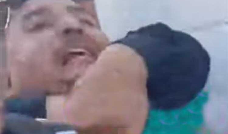 Cínicos. Policías de Apizaco detienen con violencia a vecinos que les recordaron su incompetencia ante los robos